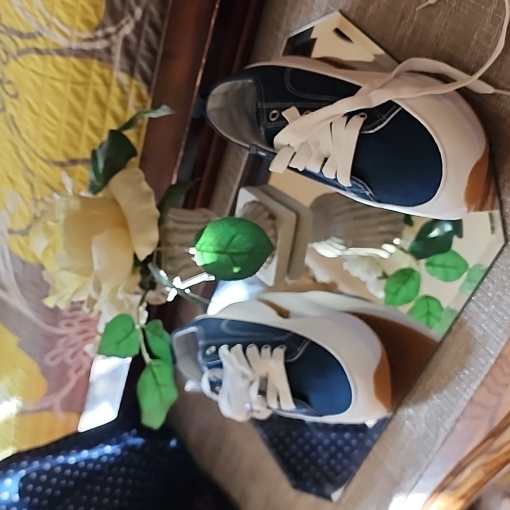 Women's shoes